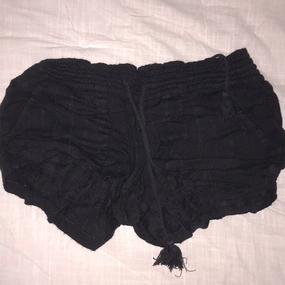 Black Roxy shorts - Picture 1 of 3
